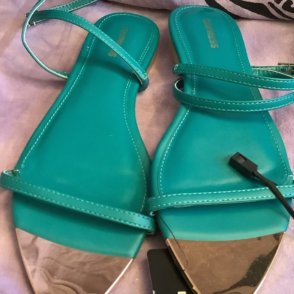 NWT Express Green Leather Sandal Size;  7